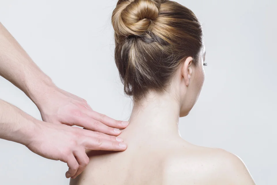 Tratamiento de terapia manual en Fisio MG